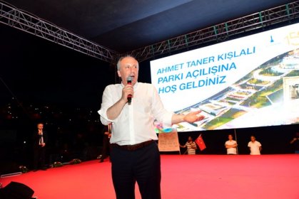 Muharrem İnce, Çiğli'de gerçekleştirilen Ahmet Taner Kışlalı Parkı'nın açılışına katıldı