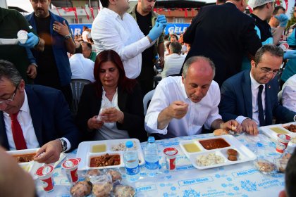 Muharrem İnce, Aydın'ın Çeştepe'de toplu iftar yemeğine katıldı