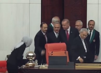 Erdoğan'ın eli yine havada kaldı