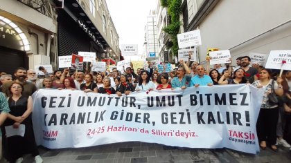 Gezi'nin 6. yılında, Gezi umuttur, umut bitmez; Karanlık gider Gezi kalır diyenler Taksim'de bir aradaydı