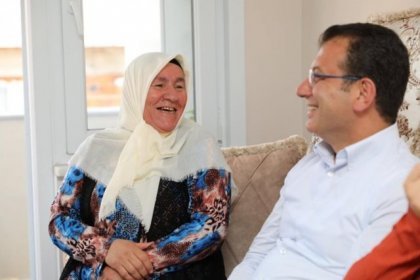 İmamoğlu, 'Sana börek yaparım ama oy vermem' diyen teyzenin evine konuk oldu