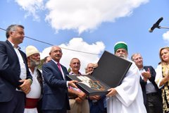 Kılıçdaroğlu, Arnavutluk'ta Bektaşilerle buluştu
