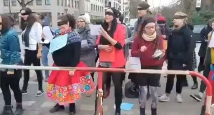 Almanya'daki Türk Konsolosluğu önünde Las Tesis eylemi: İstanbul ve İzmir'deki polis şiddetine karşı Türkçe söylediler
