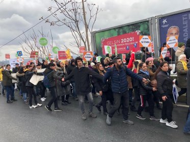 'Ya kanal Ya İstanbul' diyenler insan zinciri oluşturdu