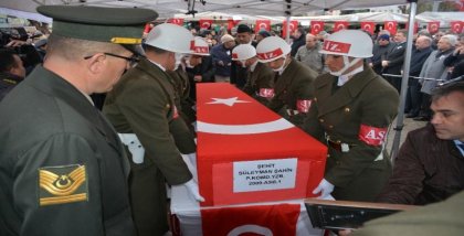 AKP'li Veysel Eroğlu şehit cenazesine geç kaldı, cenaze namazı ikinci kez kılındı