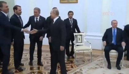 Erdoğan-Putin görüşmesinde dikkat çeken selamlaşma