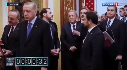 Rus kanalı,Putin'in Erdoğan'ı koridorda beklettiği anlara ait görüntüleri sayaçla paylaştı