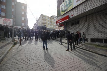 İbrahim Gökçek'in cenazesi için toplananlara polis müdahalesi: Gözaltılar var