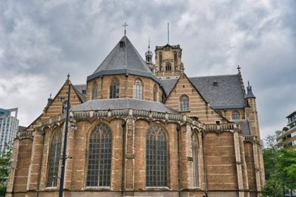 Hollanda'da bir kilisede Aşık Veysel'in 'Uzun İnce Bir Yoldayım' türküsü çalındı