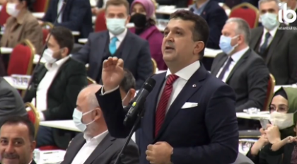 İmamoğlu'nu eleştirmeye çalışan AKP'li meclis üyesi aldığı yanıtlarla alay konusu oldu