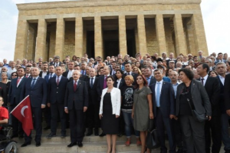 CHP Heyeti Anıtkabir'de