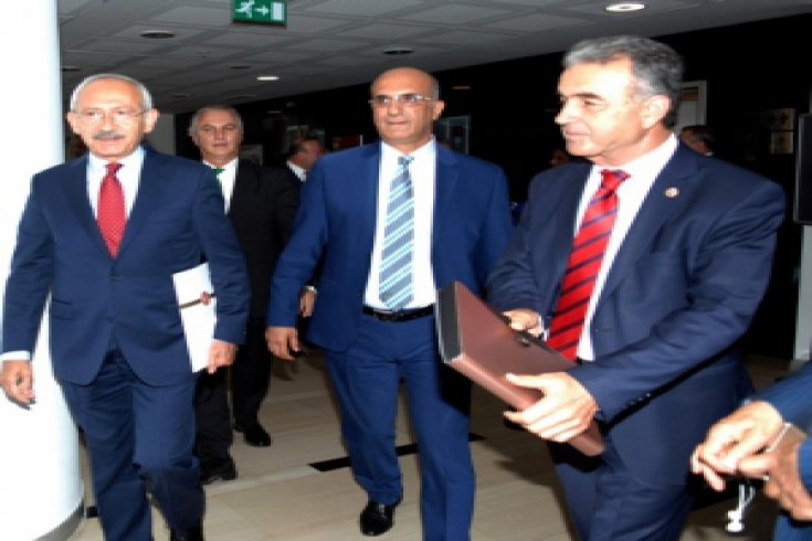 Cumhuriyet Halk Partisi Genel Başkanı Kemal Kılıçdaroğlu, TBMM 25.Dönem CHP Milletvekilleri ile Genel Merkez'de bir araya geldi.