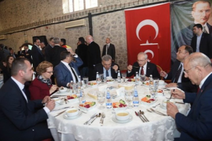 Cumhuriyet Halk Partisi Genel Başkanı Kemal Kılıçdaroğlu İzmir İl Örgütüyle yemek yedi