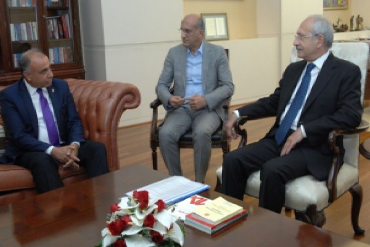 Kılıçdaroğlu, Birleşik Kamu-İş Konfederasyonu Genel Başkanı ve beraberindekileri kabul etti