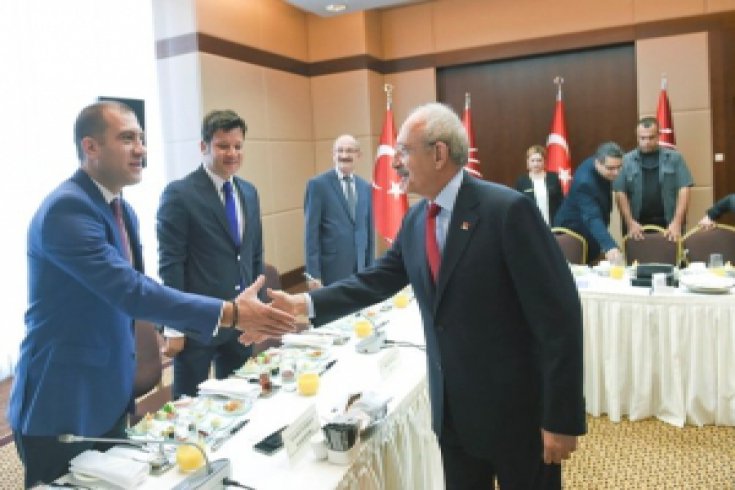 Kılıçdaroğlu, gazetelerin Ankara Temsilcileriyle buluştu