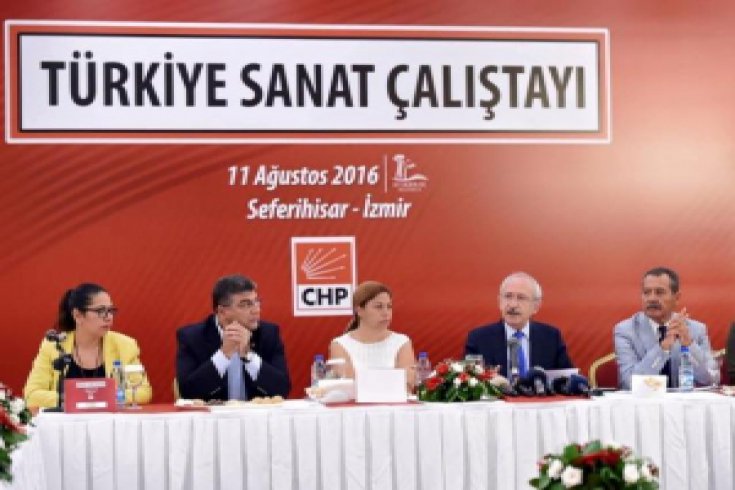 Kılıçdaroğlu, Seferihisar'da sanatçılarla buluştu