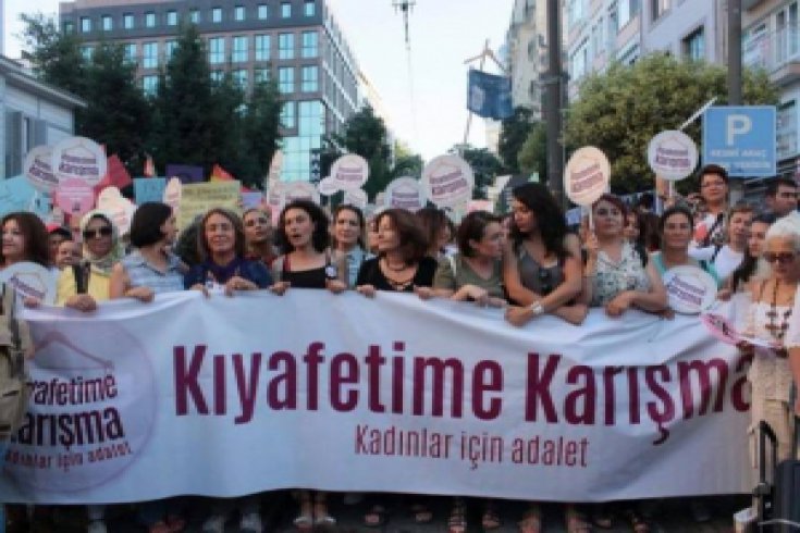 Kadınlar Kadıköy'den seslendi: Kıyafetime karışma!