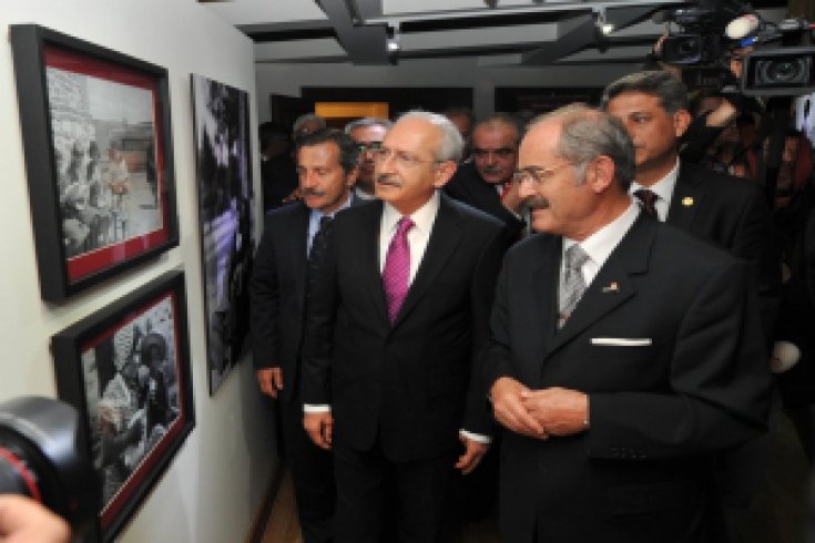 Kemal Kılıçdaroğlu Eskişehir'de Canlı Tarih Sahnesinde Atatürk ve İnönü'yü kendi sesinden dinledi