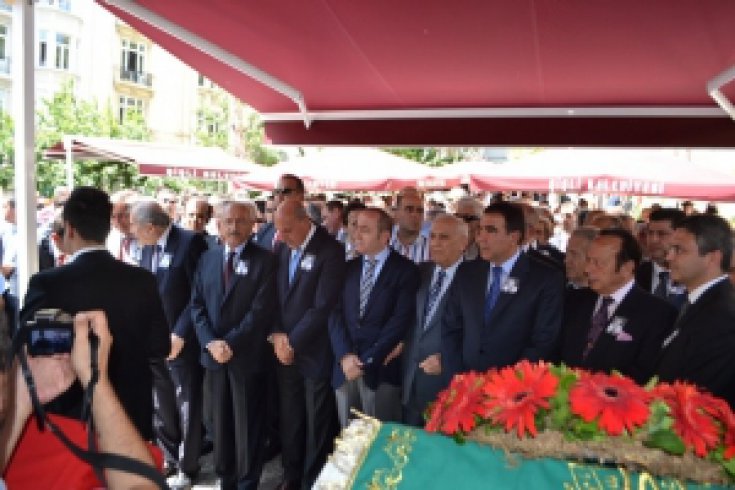 Kemal Kılıçdaroğlu İnal Batu'nun Cenazesinde