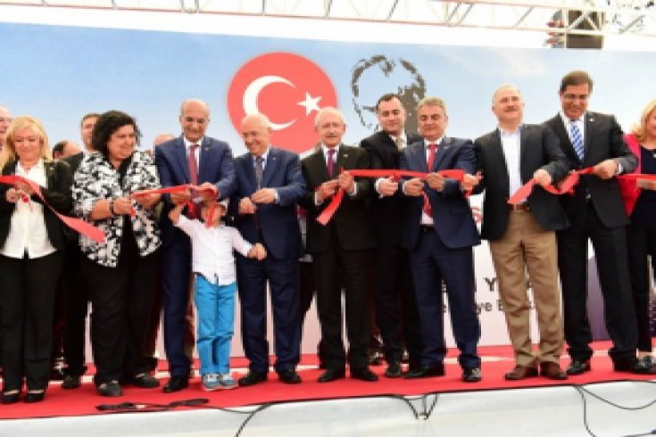 Kılıçdaroğlu, Bülent Ecevit Yüzme Havuzu ve Spor Tesisi açılışını gerçekleştirdi.