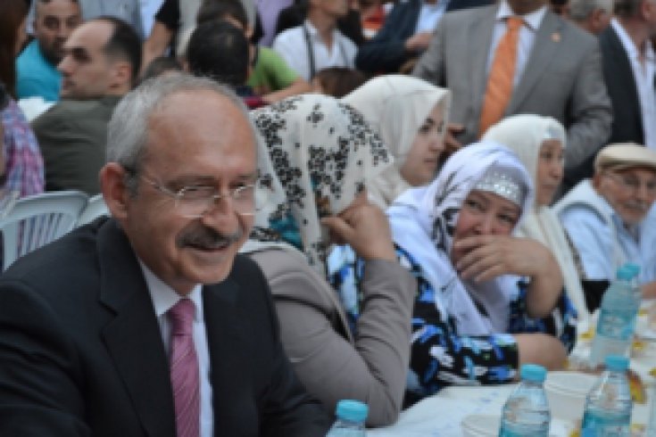 Kılıçdaroğlu, CHP Zeytinburnu İlçe Örgütüyle iftarda
