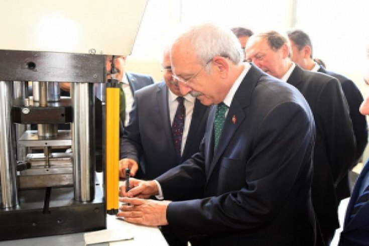 Kılıçdaroğlu, Çorum'da Ahlatçı Metal rafinerisini ziyaret etti