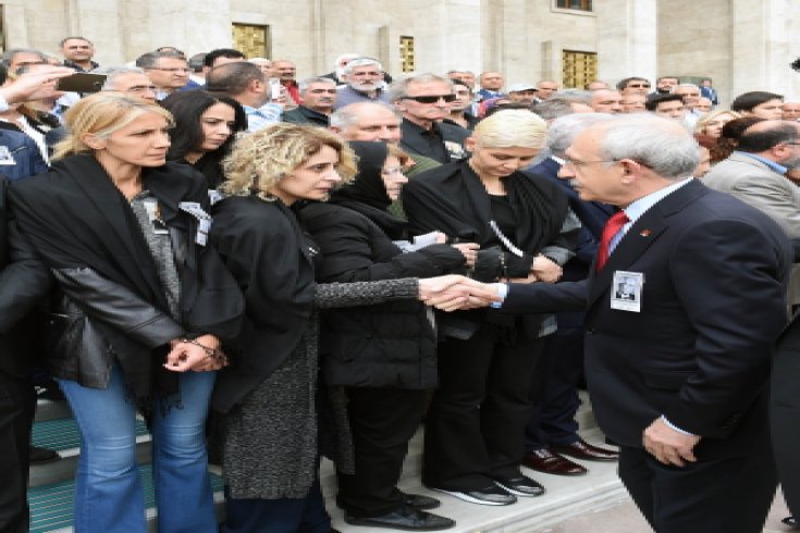 Kılıçdaroğlu, eski  Mersin Milletvekili Ekin Dikmen'in cenaze törenine katıldı