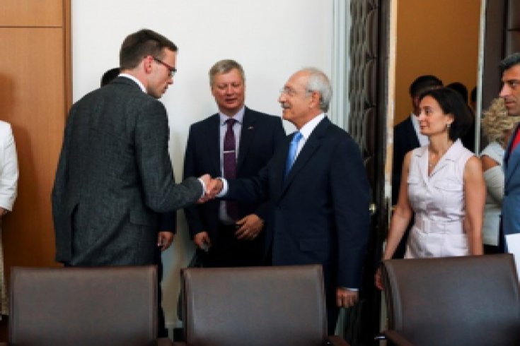 Kılıçdaroğlu Estonya Dışişleri Bakanı Sven Mikser ile görüştü