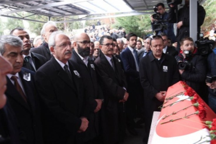 Kılıçdaroğlu, İbrahim Arıkan'ın cenaze törenine katıldı.