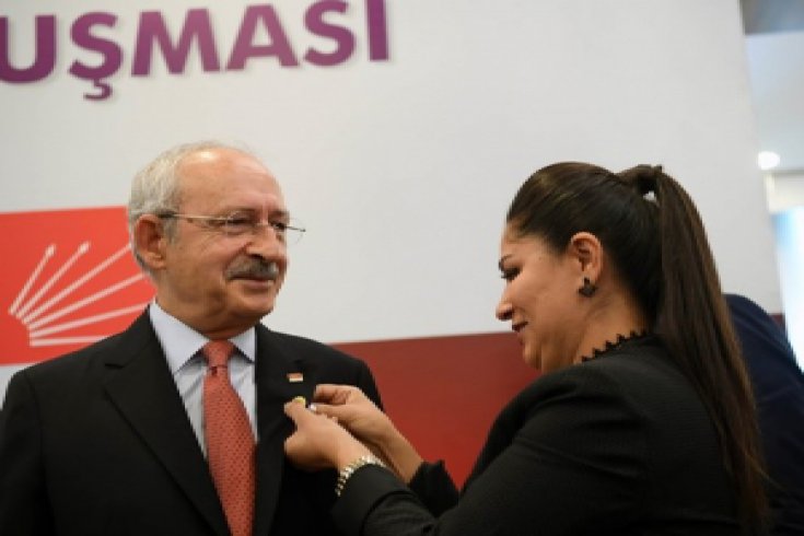 Kılıçdaroğlu, kadın muhtarlarla bir araya geldi