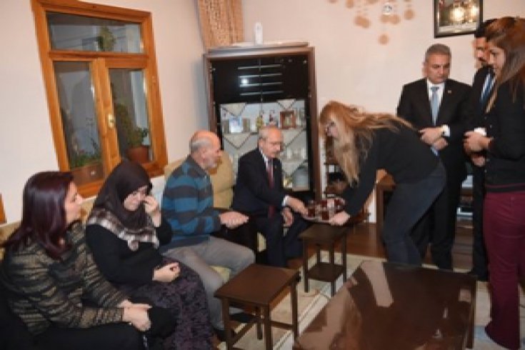 Kılıçdaroğlu, şehit Burak Türkoğlu'nun ailesini ziyaret etti