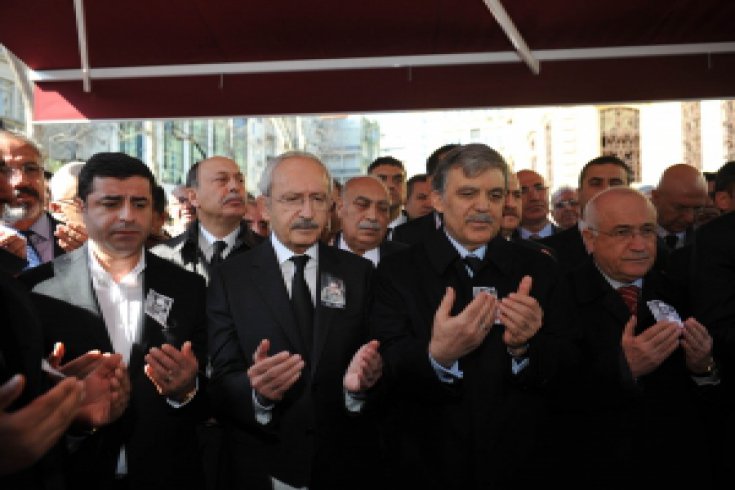 Kılıçdaroğlu, Yaşar Kemal'i Uğurladı