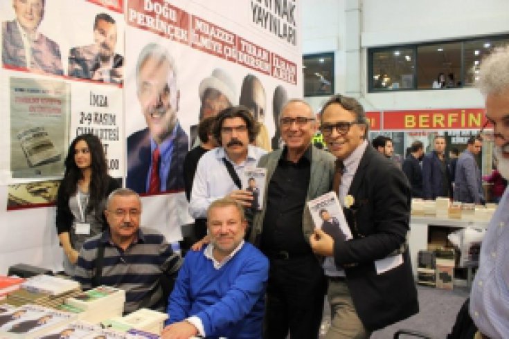 TÜYAP'ta Tuncay Özkan ve ABDOCAN için imza günü