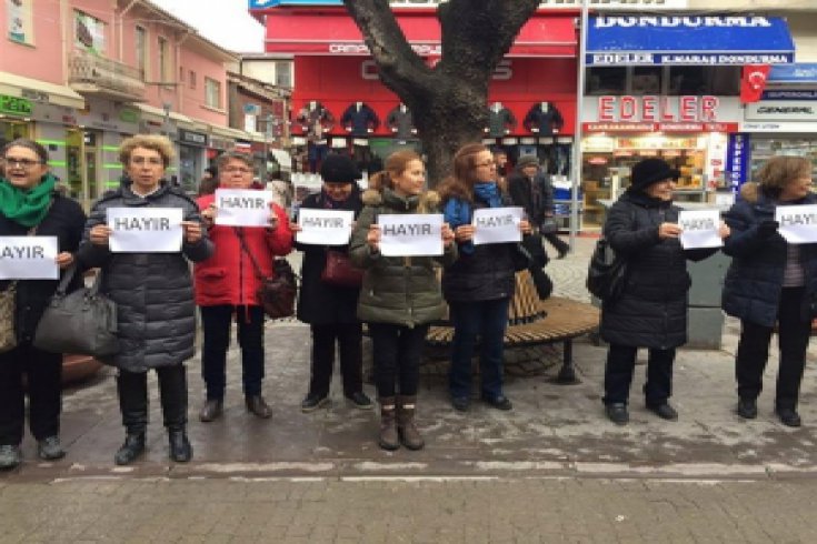 Yurttaşlar diktaya karşı 'Ayağa kalkıyoruz' dedi