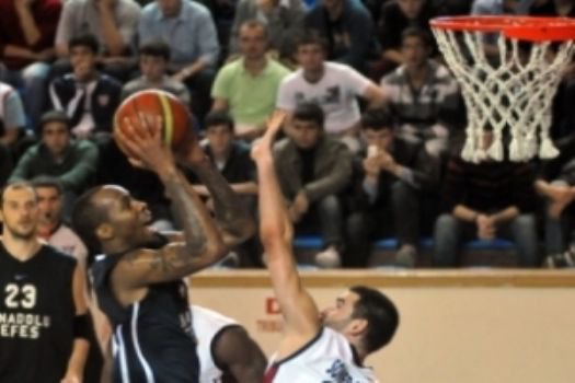 BBL'de Anadolu Efes zirvede