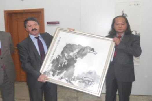 Çinli Akademisyen Erzurum'da Resim Sergisi Açtı