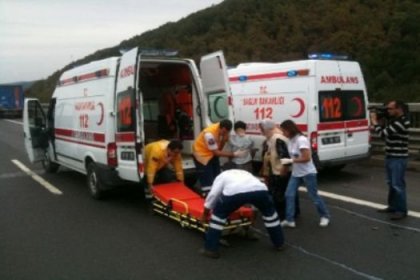 Ambulans, TIR'a çarptı: 1 ölü, 4 yaralı