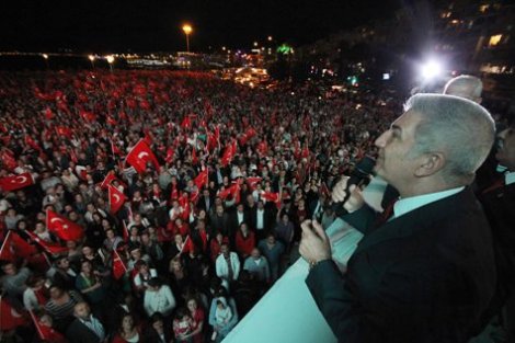 20 bin kişi cumhuriyet için yürüdü