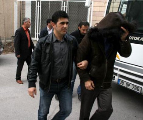 AK Partili Başkan ve 30 Kişi Gözaltında