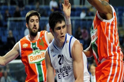 Anadolu Efes evinde Banvit’i 84-76 mağlup etti