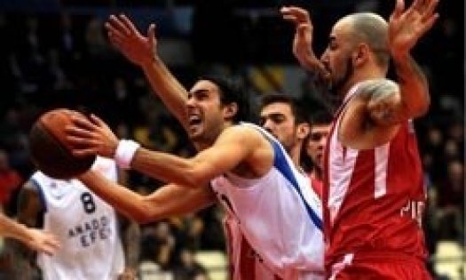 Anadolu Efes Komşu'da dağıldı