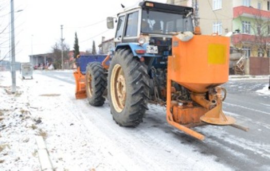 Belediye Ekipleri Kar Mesaisinde