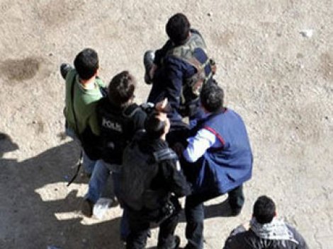 Cizre'de Saldırıya Uğrayan Polis Şehit Oldu