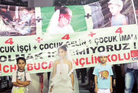 Çocuk geline 'aile' duvağı