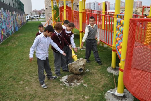 Çocuk Parkı Yakılmak İstendi