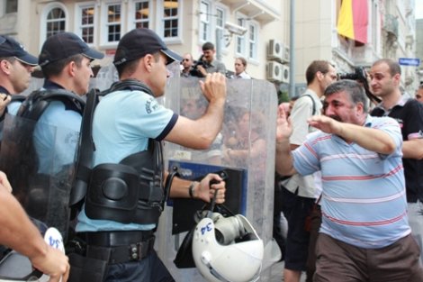 Cumartesi Annelerine polis müdahalesi