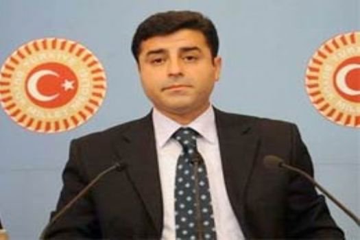 Demirtaş grup toplantısında konuşuyor