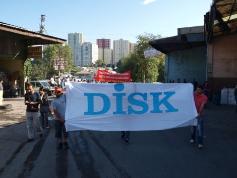 DİSK yeni yasa tasarısını protesto etti