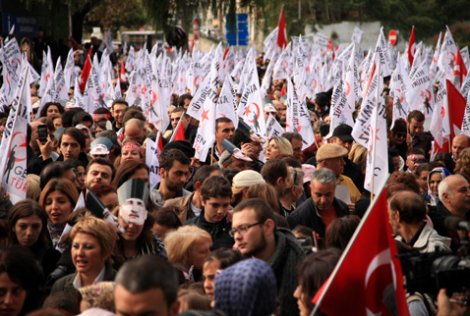 Dolmabahçe'de binlerce 'Atatürk'