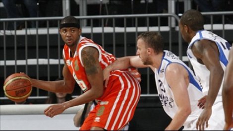 Efes finale doğru: 68-55